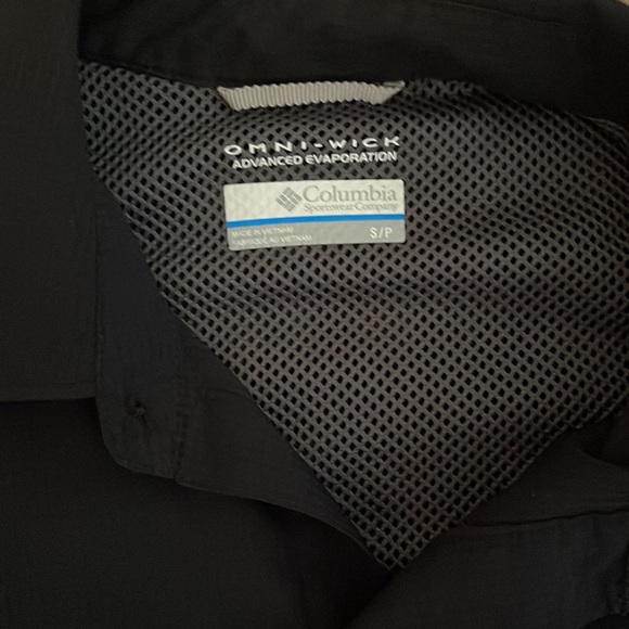 Mens sized small Columbia performance button up - Picture 2 of 2
